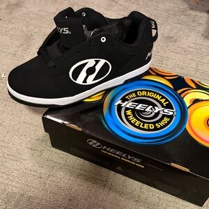 Heelys Men’s Black Wheeled Shoes
